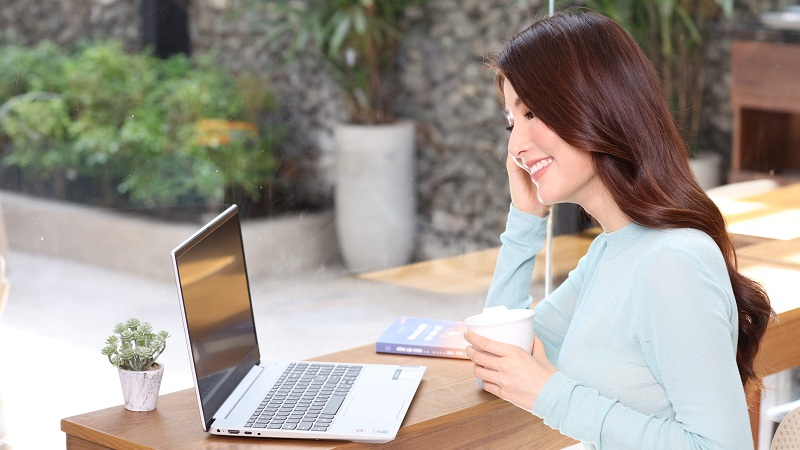 để laptop ở không gian thông thoáng
