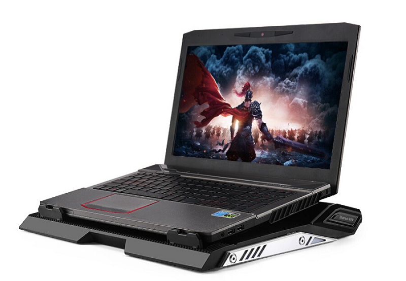 sử dụng quạt tản nhiệt giúp giảm nhiệt độ cho laptop bị nóng