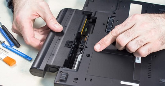hướng dẫn sửa Laptop vô nước cho người không rành máy tính - tháo pin