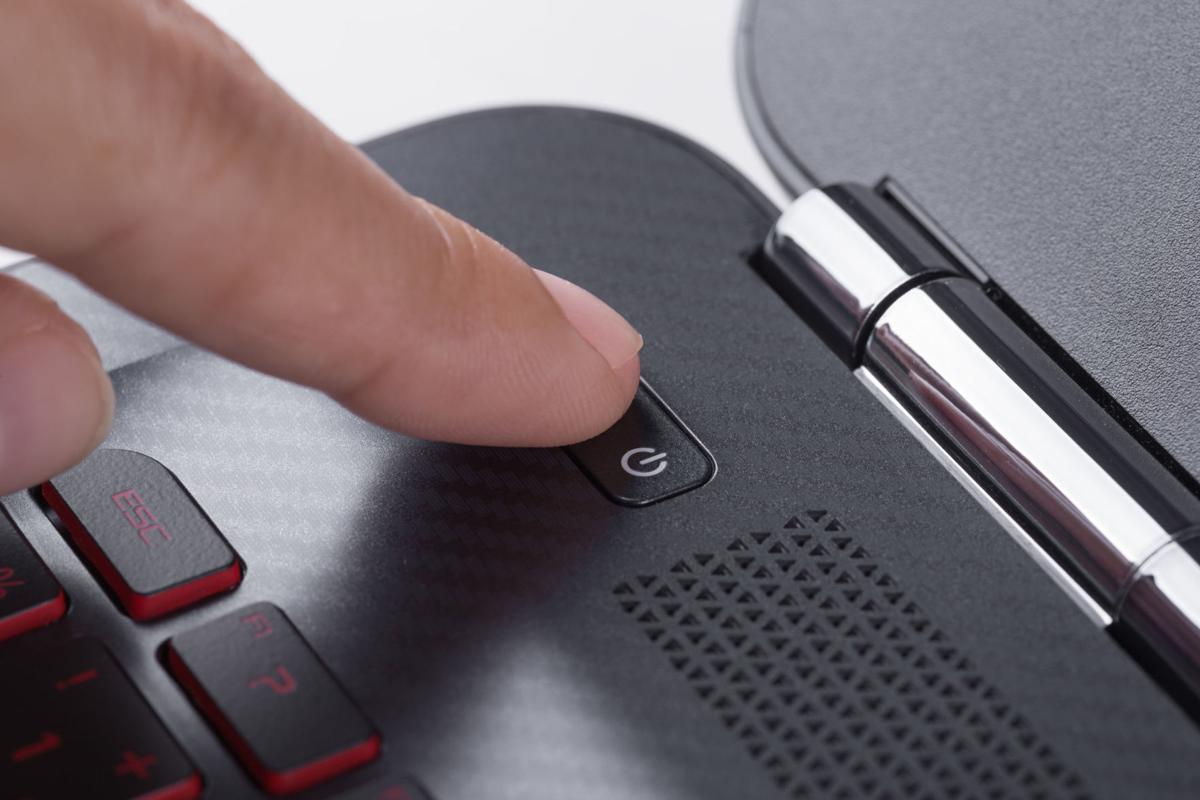 hướng dẫn sửa Laptop vô nước cho người không rành máy tính - tắt nguồn