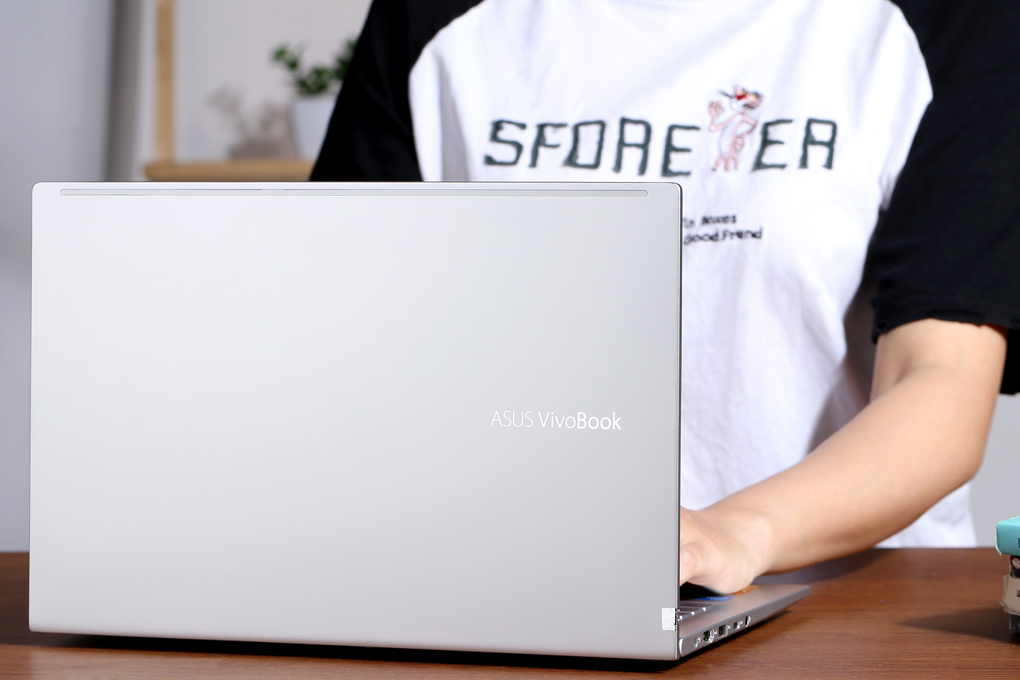 cách tự khắc phục laptop bị hư màn hình tại nhà