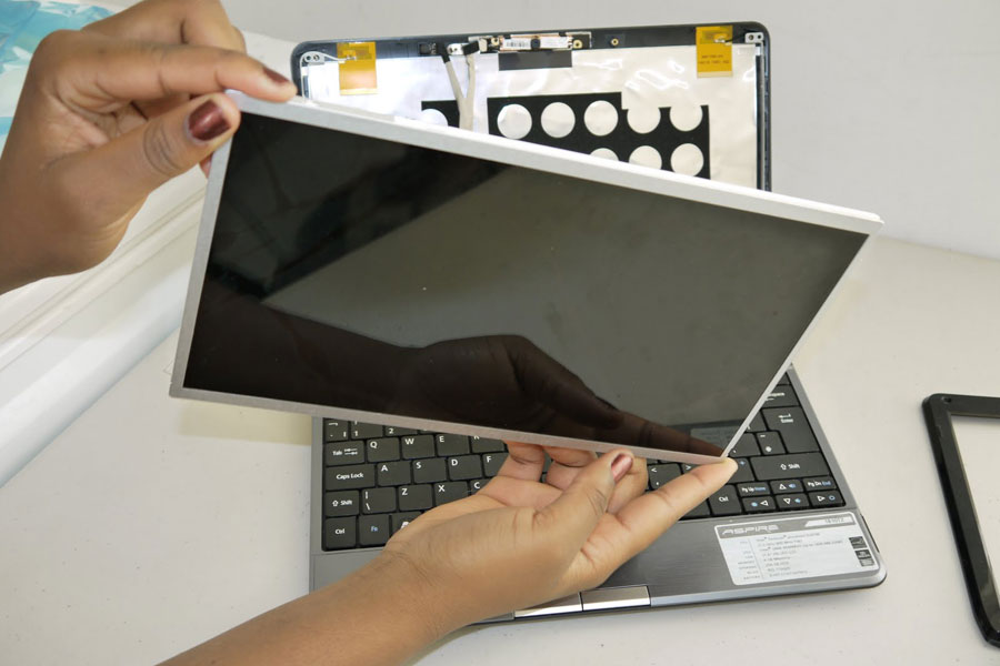 thay màn hình, tự khắc phục laptop bị hư màn hình tại nhà